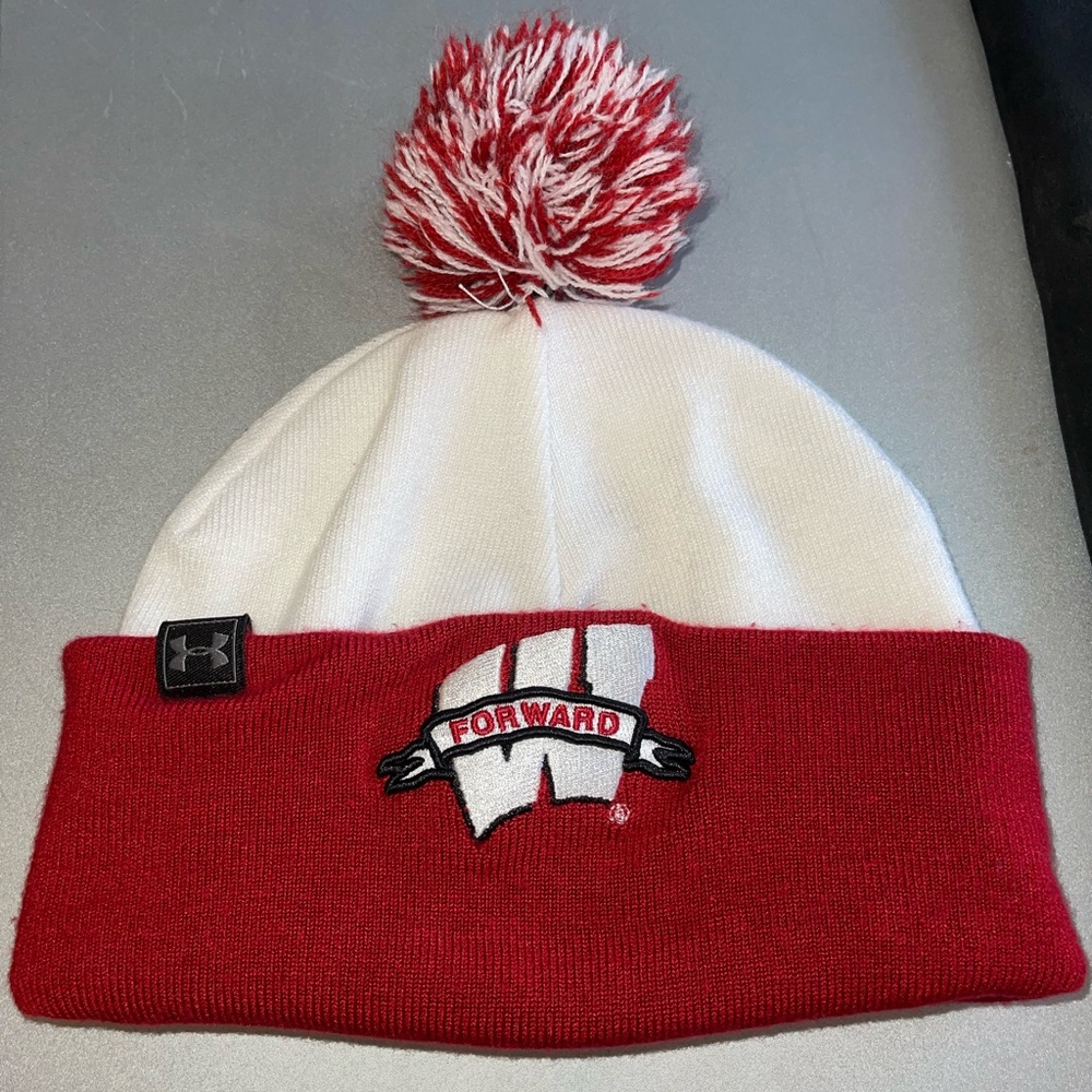 NEW Under Armor Red and White Wisconsin Badgers Forward Beanie - ONE SIZE